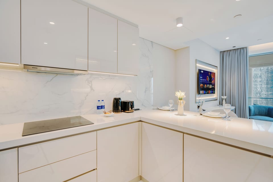 Luxury Studio, Balcony, City View | Private kitchenette | Full-size fridge, microwave, oven, stovetop