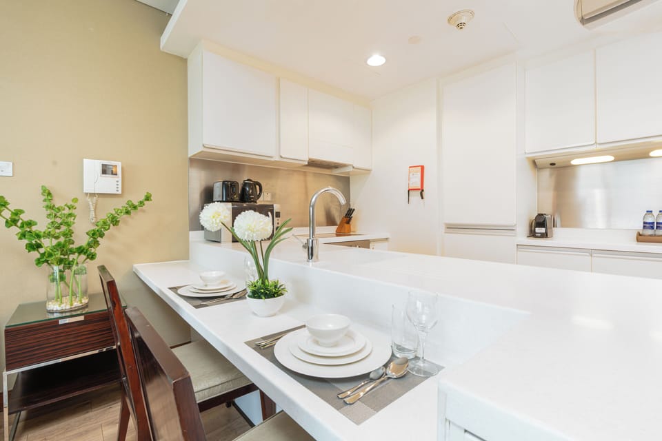 Luxury Apartment, Balcony, City View | In-room dining