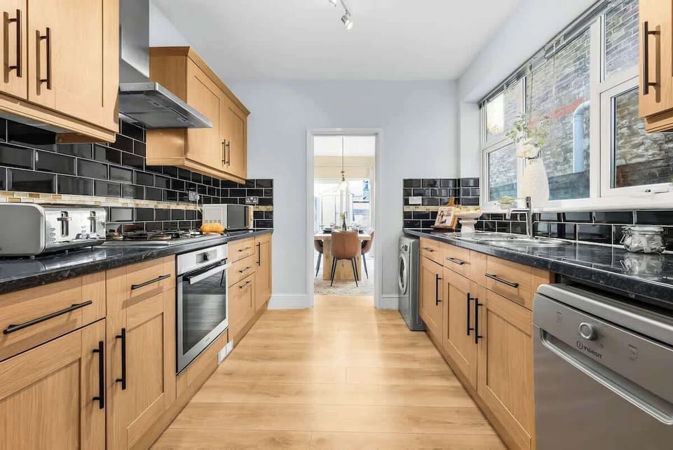 Fully equipped kitchen at Blue Puffin Stays Short Lets & Serviced Accommodation