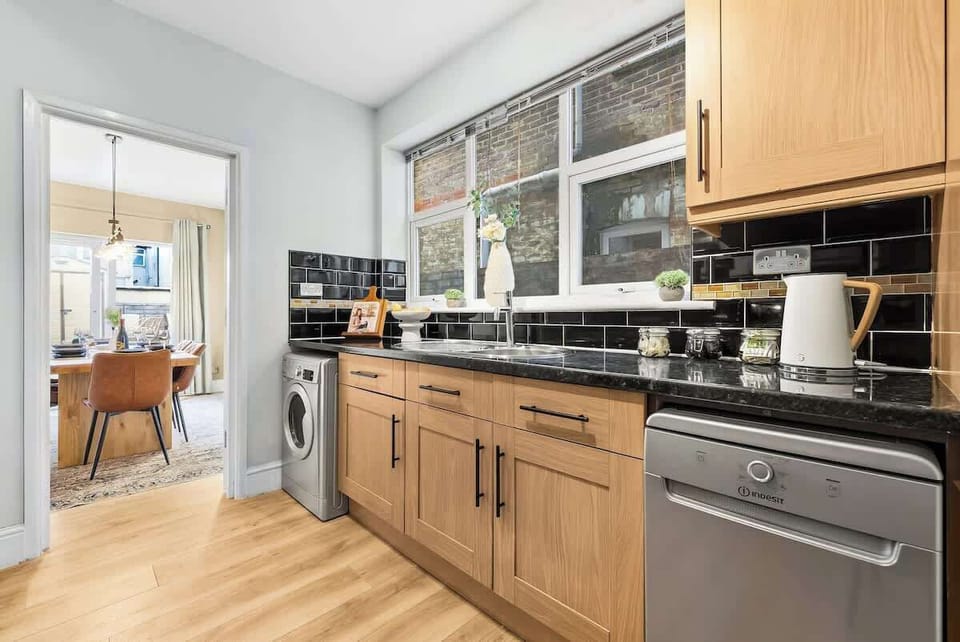 Fully equipped kitchen at Blue Puffin Stays Short Lets & Serviced Accommodation