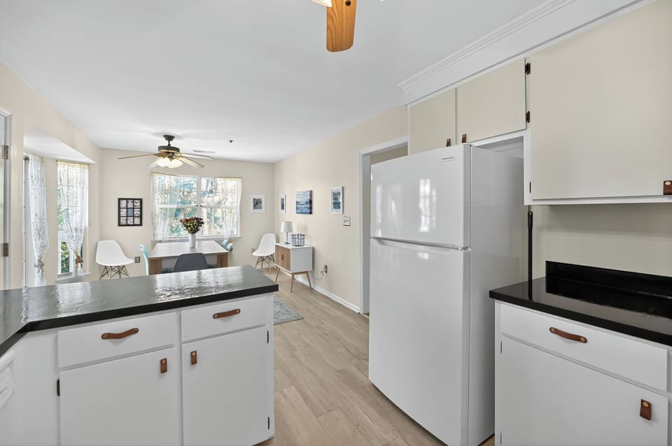 Kitchen - Open Concept Fully Outfitted Kitchen