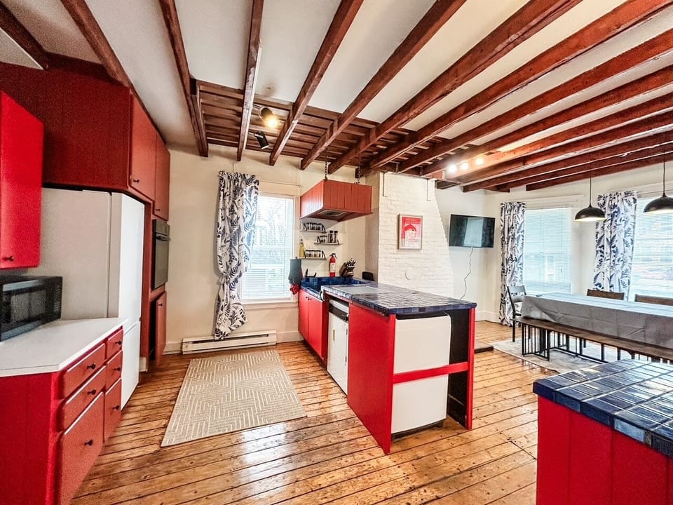 Kitchen Dining area/with laundry & a TV
