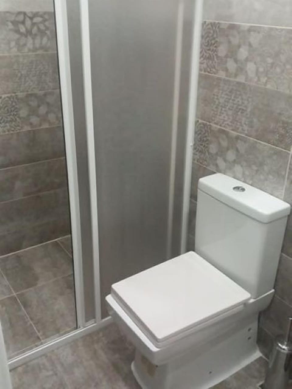 Classic Double Room, 1 Bedroom, Non Smoking, Ensuite | Bathroom | Shower, hair dryer, towels, soap