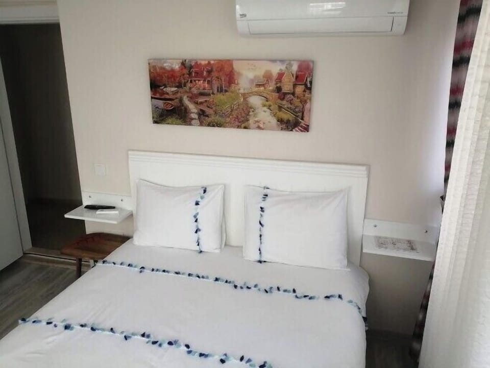 Classic Double Room, 1 Bedroom, Non Smoking, Ensuite | Free WiFi