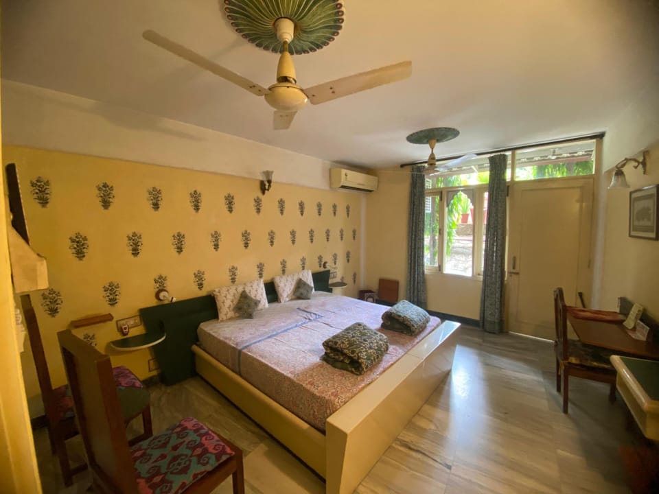 Luxury Double Room | 20 bedrooms, desk, soundproofing, iron/ironing board