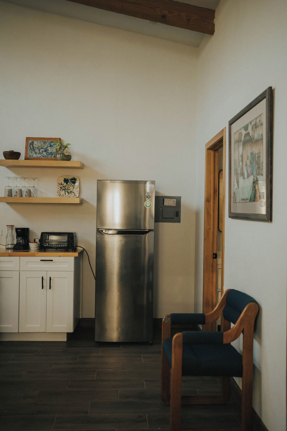 Deluxe Cabin, Patio, Garden View | Private kitchen | Fridge, microwave, cookware/dishes/utensils
