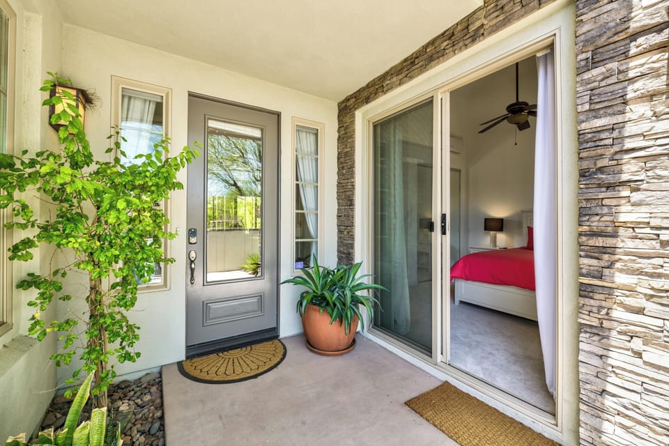 Separate entrance to casita, right of front door