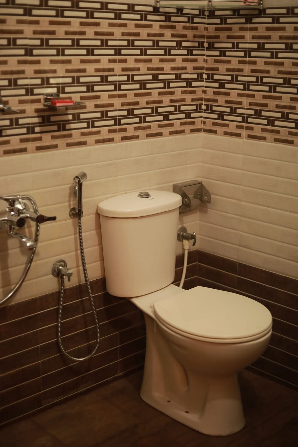 Shower, bidet, towels
