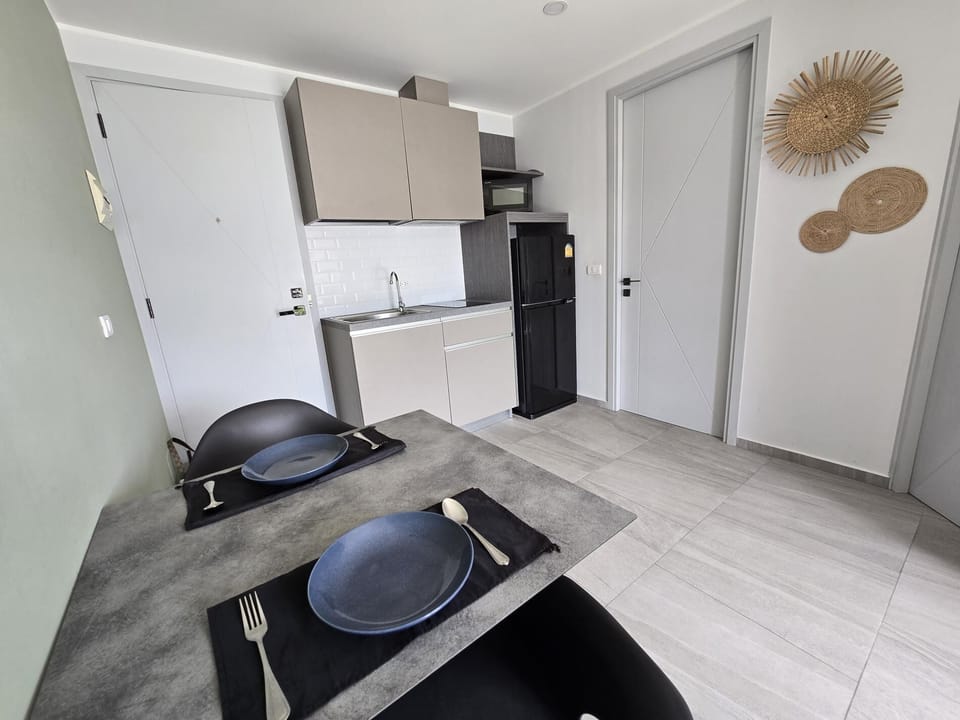 Apartment, Balcony, Mountain View | Interior