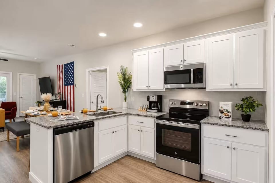Well-equipped kitchen perfect for family meals and gathering after Branson fun.