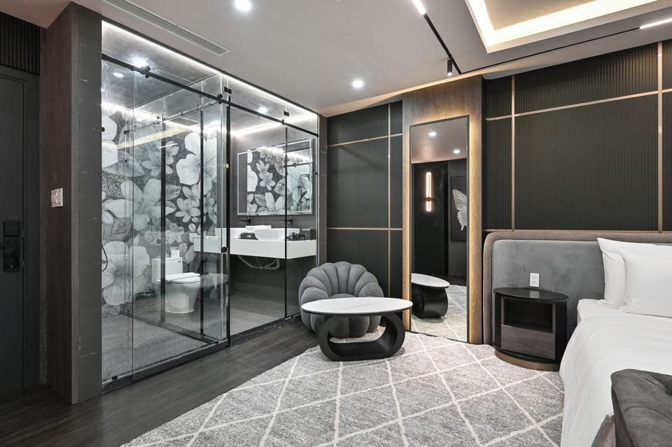 Premier Double Room | Free minibar items, desk, laptop workspace, blackout drapes