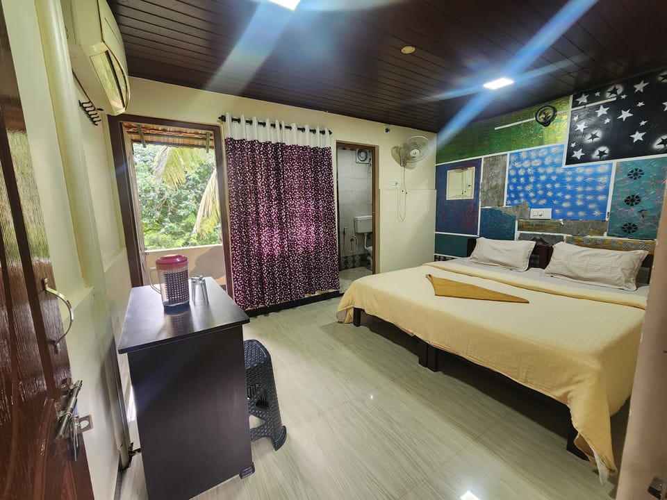 Free WiFi, bed sheets