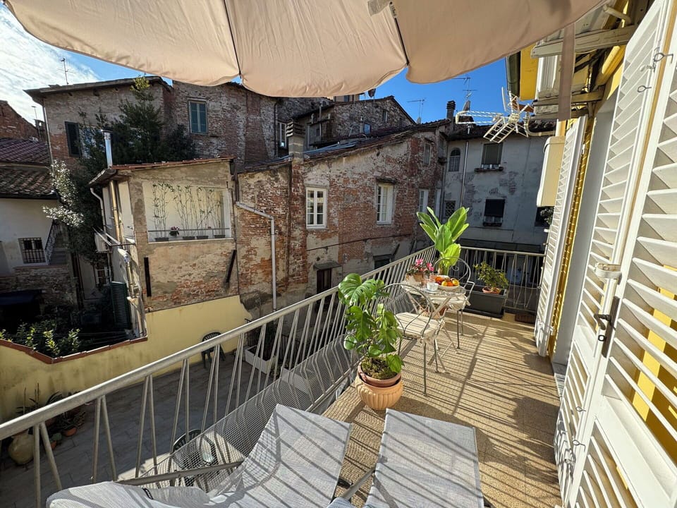Balcony, Apartment, Flowerpot, Houseplant, Handrail, Baluster