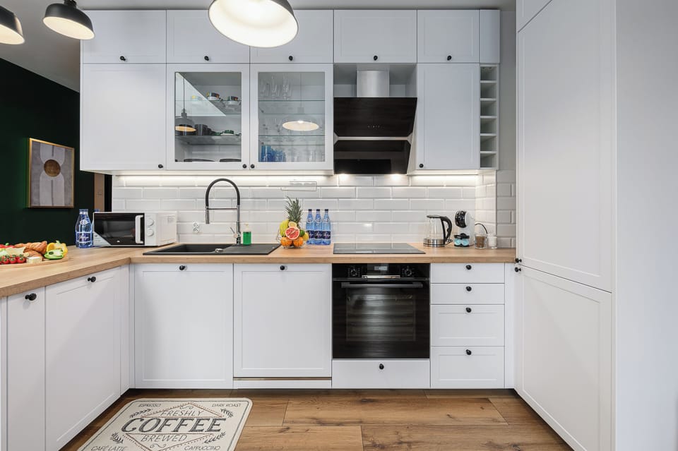 Comfort Apartment, Balcony, City View | Private kitchen | Fridge, microwave, oven, stovetop