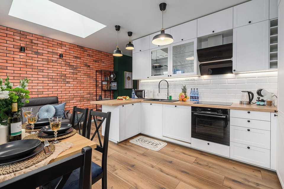 Comfort Apartment, Balcony, City View | Private kitchen | Fridge, microwave, oven, stovetop
