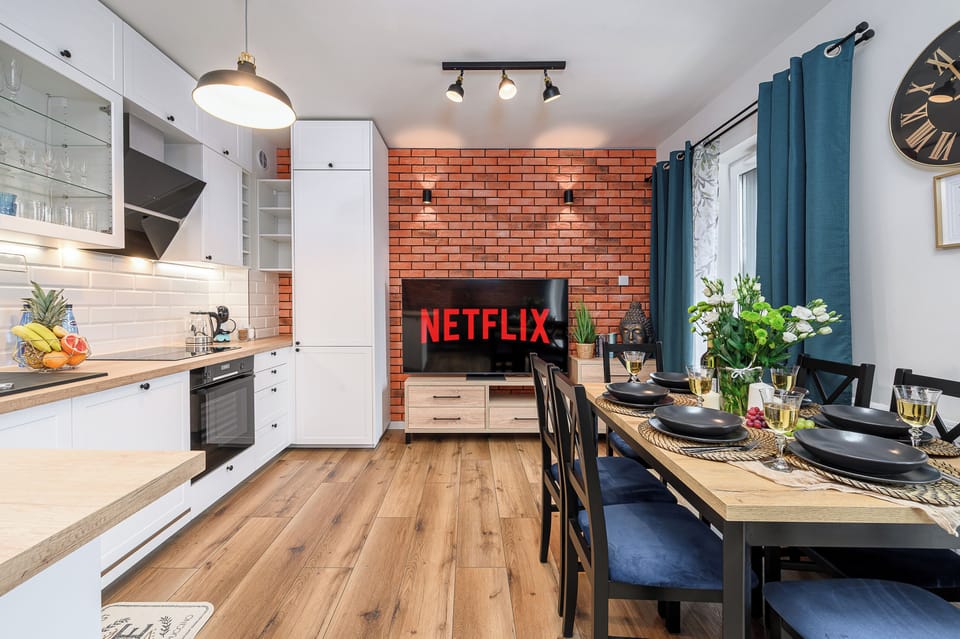 Comfort Apartment, Balcony, City View | Private kitchen | Fridge, microwave, oven, stovetop