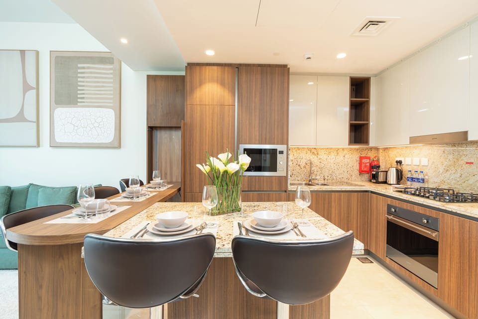 Luxury Apartment, Balcony, City View | In-room dining