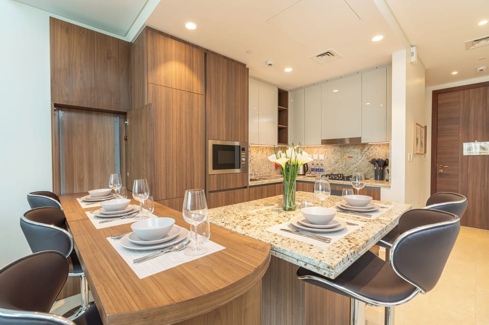 Luxury Apartment, Balcony, City View | In-room dining