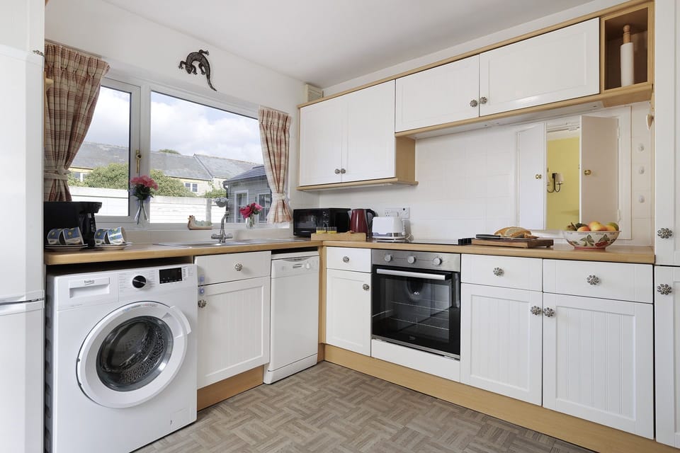 April Cottage Kitchen - StayCotswold