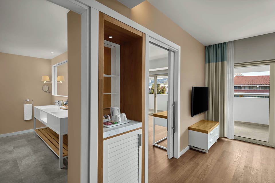Penthouse (Suite) | Premium bedding, free minibar, in-room safe, desk