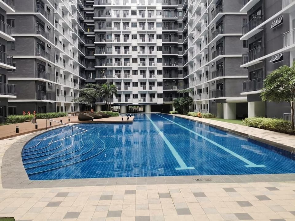 4 indoor pools, 4 outdoor pools