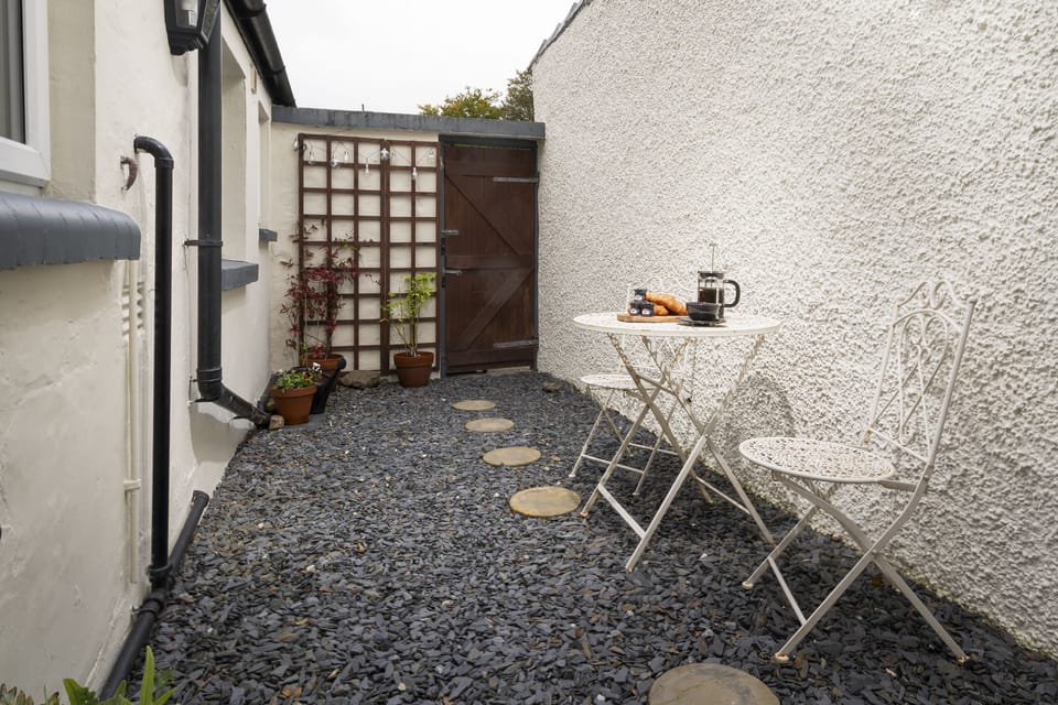Three Bridges, Ulverston - Courtyard Garden