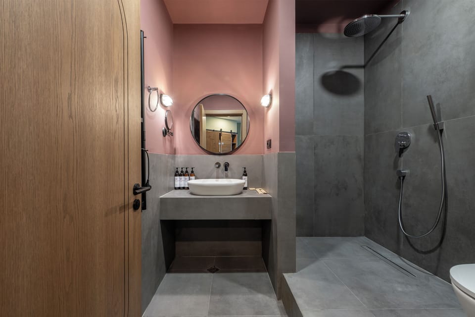 Egyptian cotton sheets, premium bedding, minibar, free WiFi