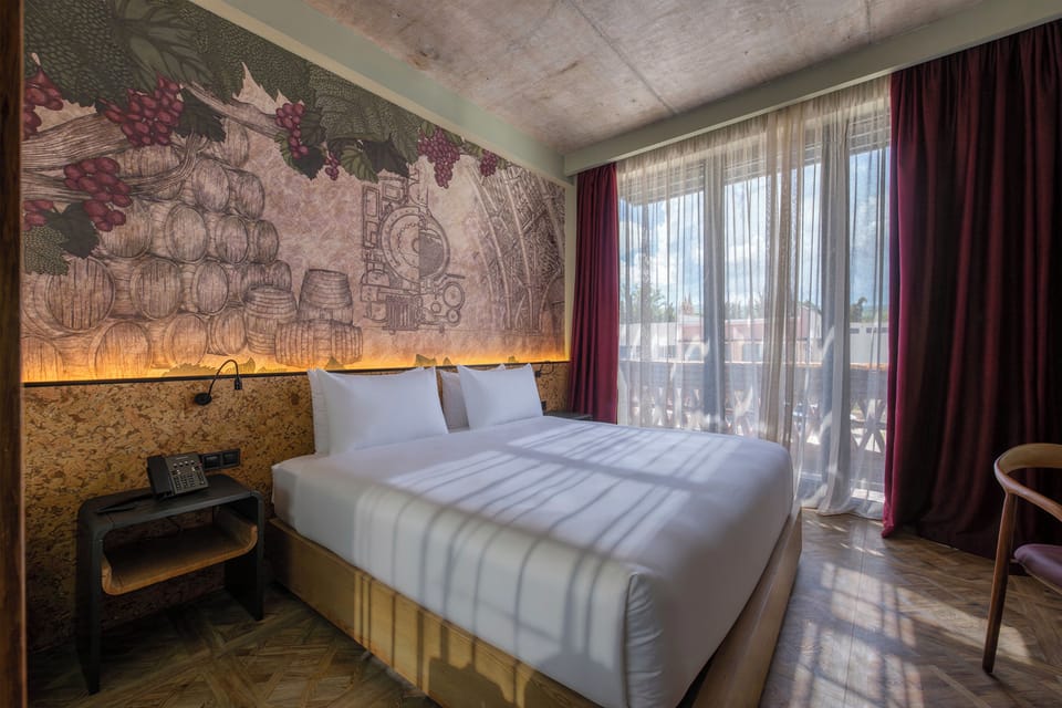 Egyptian cotton sheets, premium bedding, minibar, free WiFi