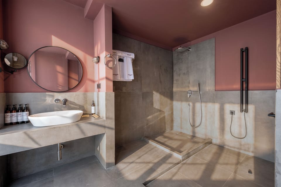 Luxury Double Room | Bathroom | Shower, hair dryer, bathrobes, slippers