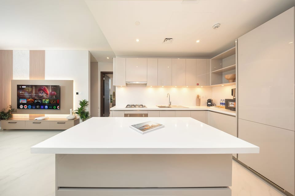 Luxury Apartment, Lake View | Private kitchen | Full-size fridge, microwave, oven, stovetop