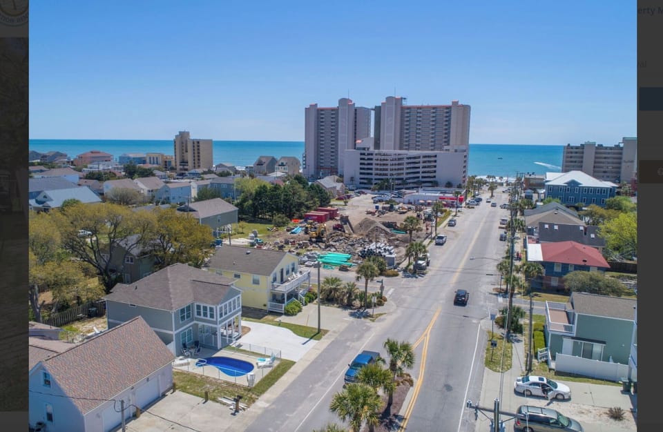 2 Blocks to Beach