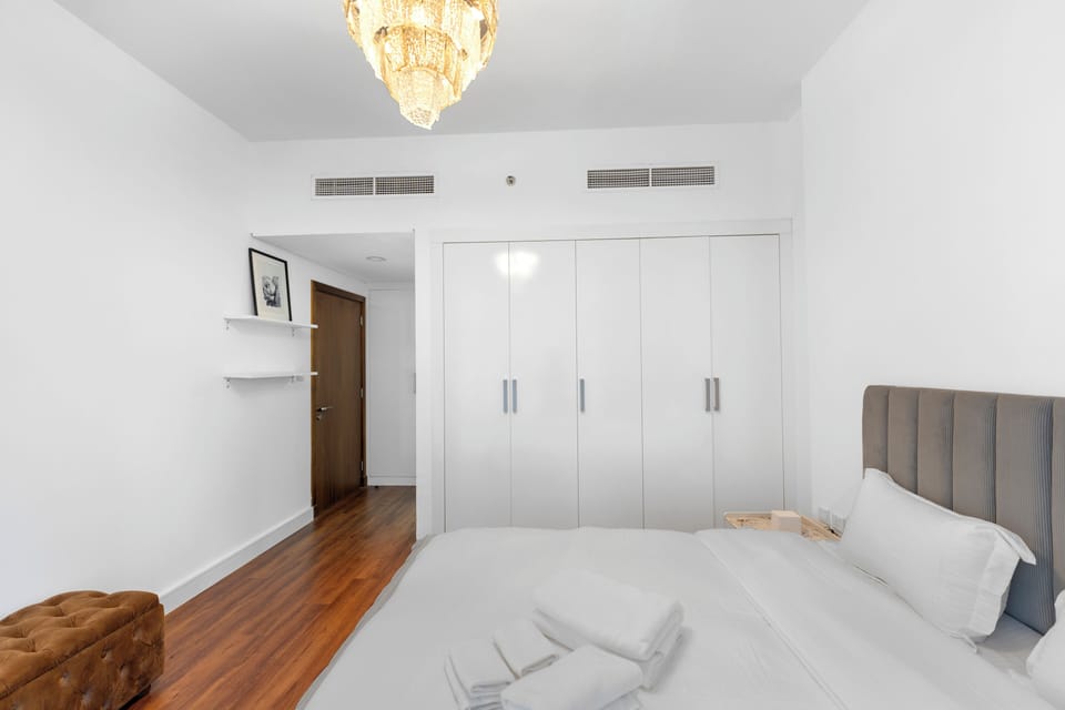Deluxe Apartment, Balcony, Canal View | Iron/ironing board, free WiFi