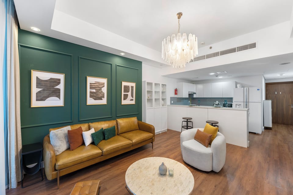 Deluxe Apartment, Balcony, Canal View | Living area