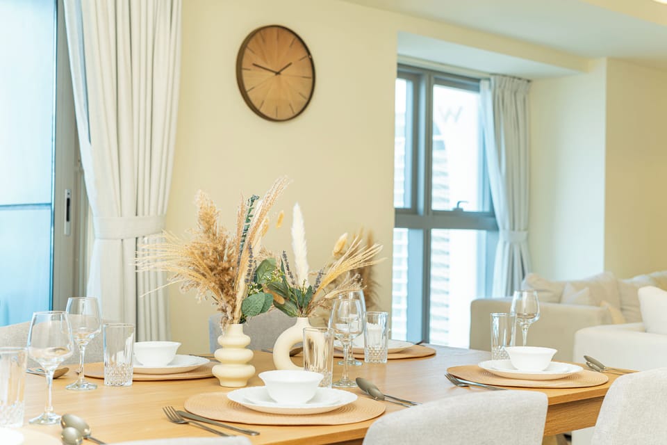 Luxury Apartment, Partial Sea View | In-room dining