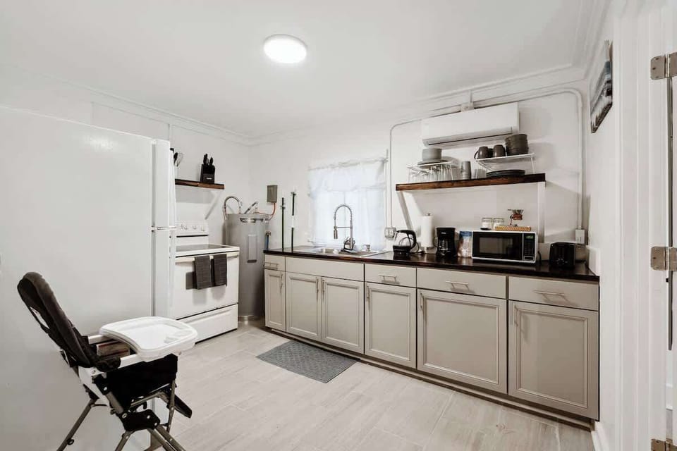 Full kitchen w/ long counters & plenty of space to cook comfortably