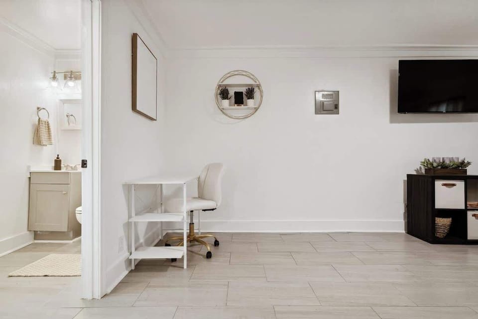 Clean living area w/ minimal decor, TV & comfortable seating