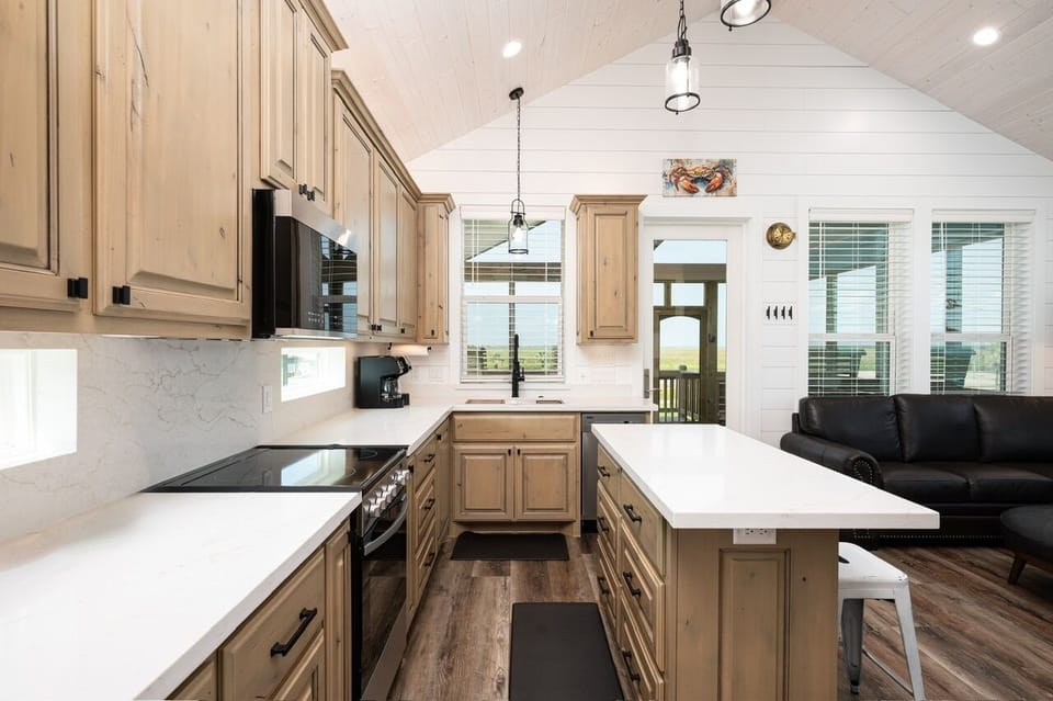 House, 1 Bedroom | Private kitchen | Coffee/tea maker, fridge