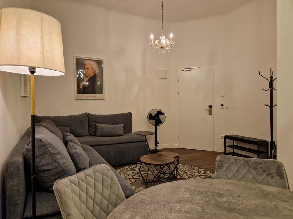 Junior Suite with Street View | WiFi (free), bed sheets
