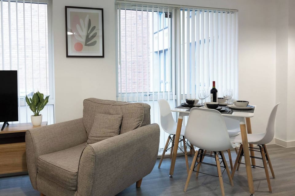 Apartment, 2 Bedrooms, Accessible, Patio | Dining room
