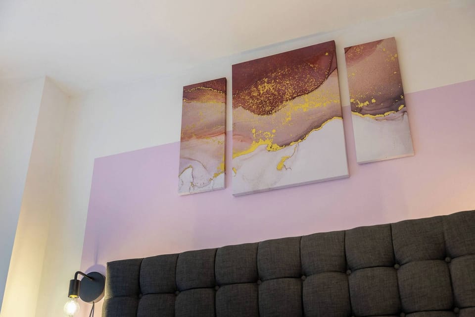 Apartment, 2 Bedrooms, Accessible, Patio | Living room | Books