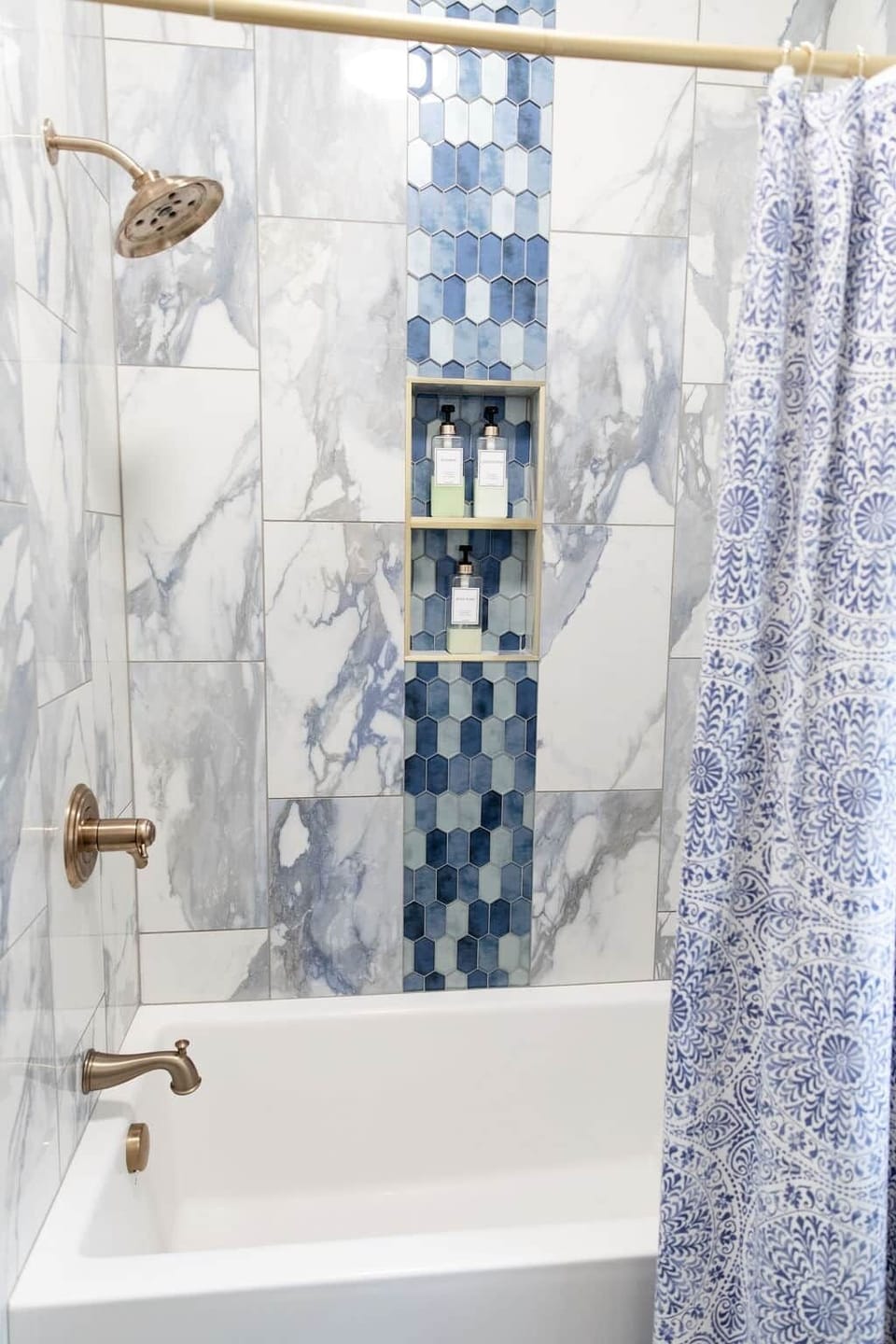 Shower/bathtub 
