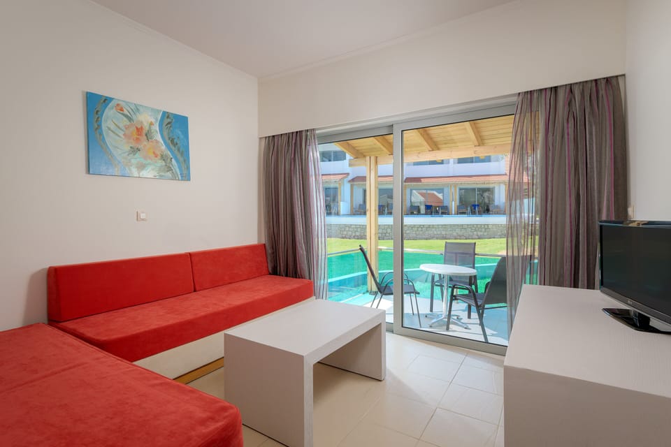 Family Suite | Living area | 32-inch LCD TV with satellite channels, TV