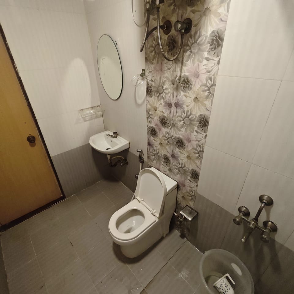 Quadruple Room | Bathroom | Shower, free toiletries, towels, soap