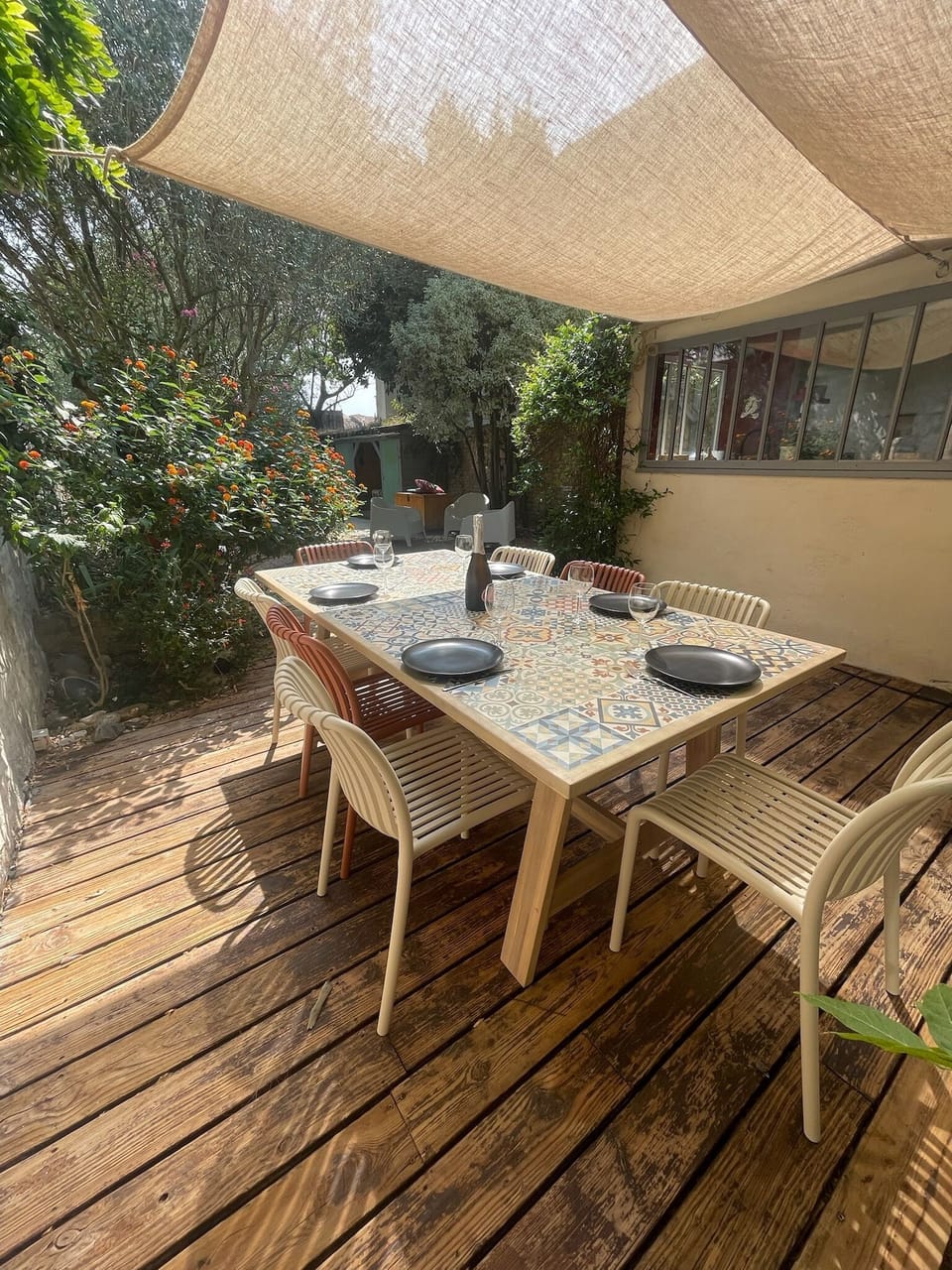 Outdoor dining