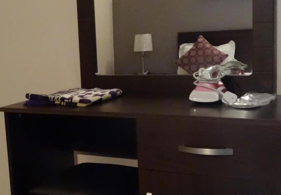 Twin Room, 1 Bedroom | In-room safe, blackout drapes, free WiFi