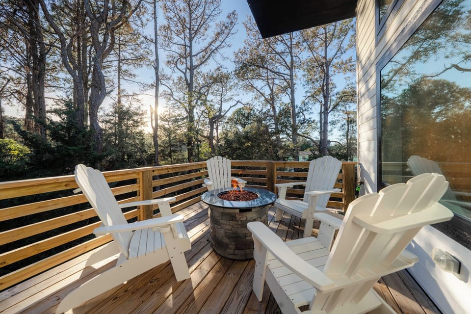 Outdoor firepit and seating (back of house)