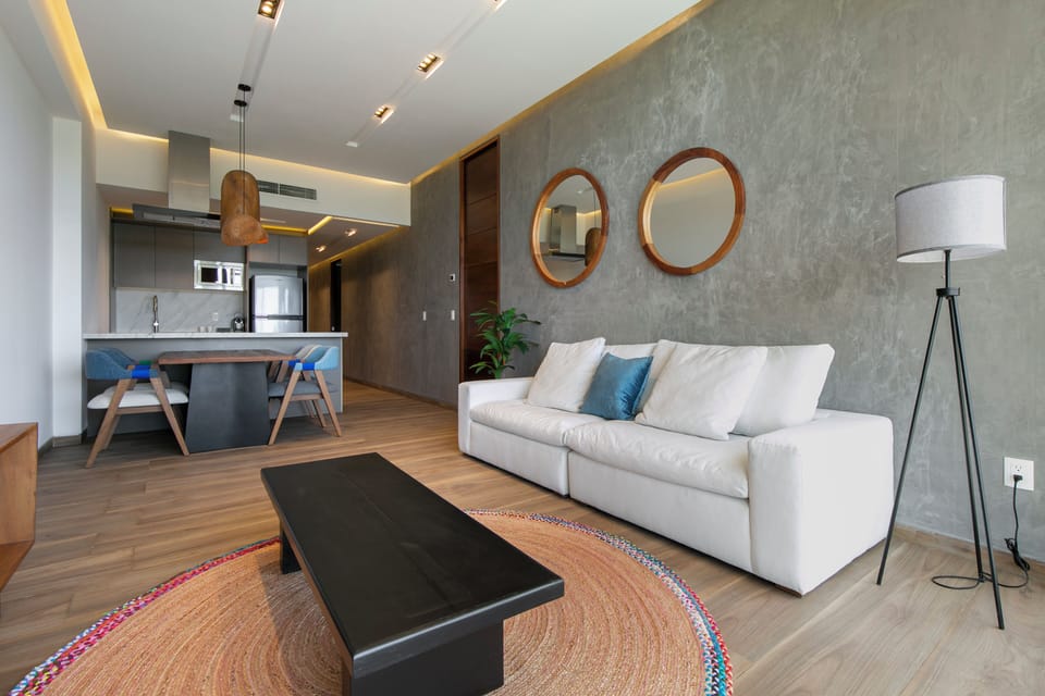 Flat-screen TV, heated floors