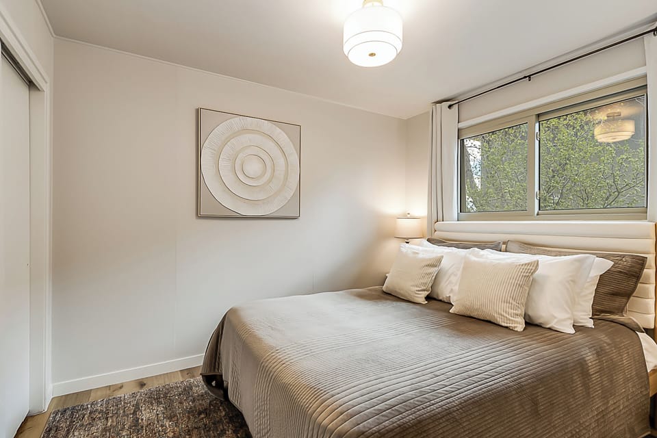 Queen Bedroom