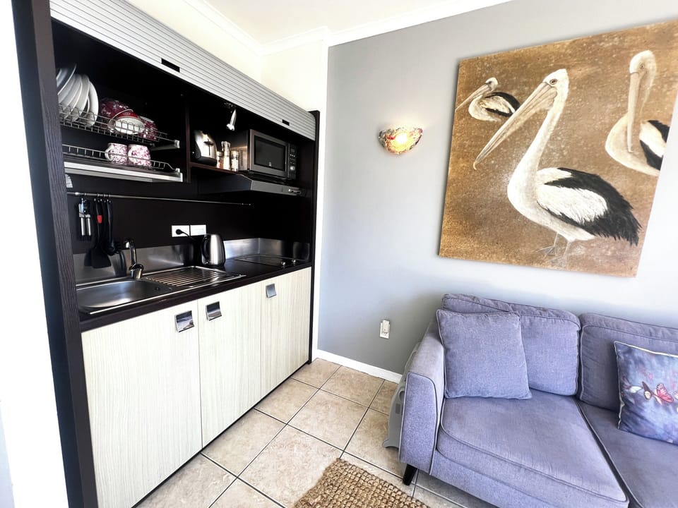 Deluxe Apartment, Balcony, Ocean View | Private kitchen