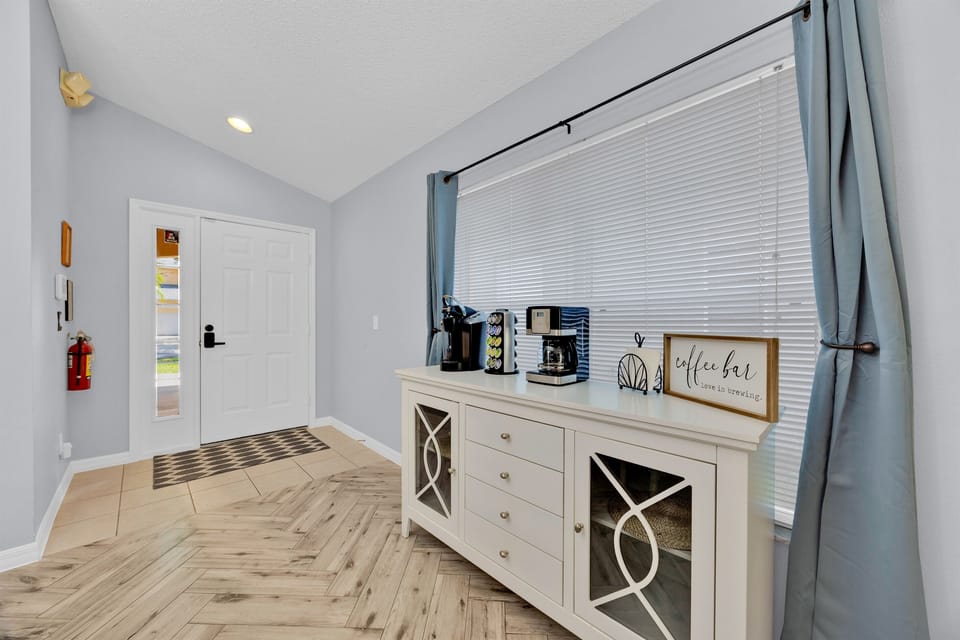 Great room (facing toward entry door)